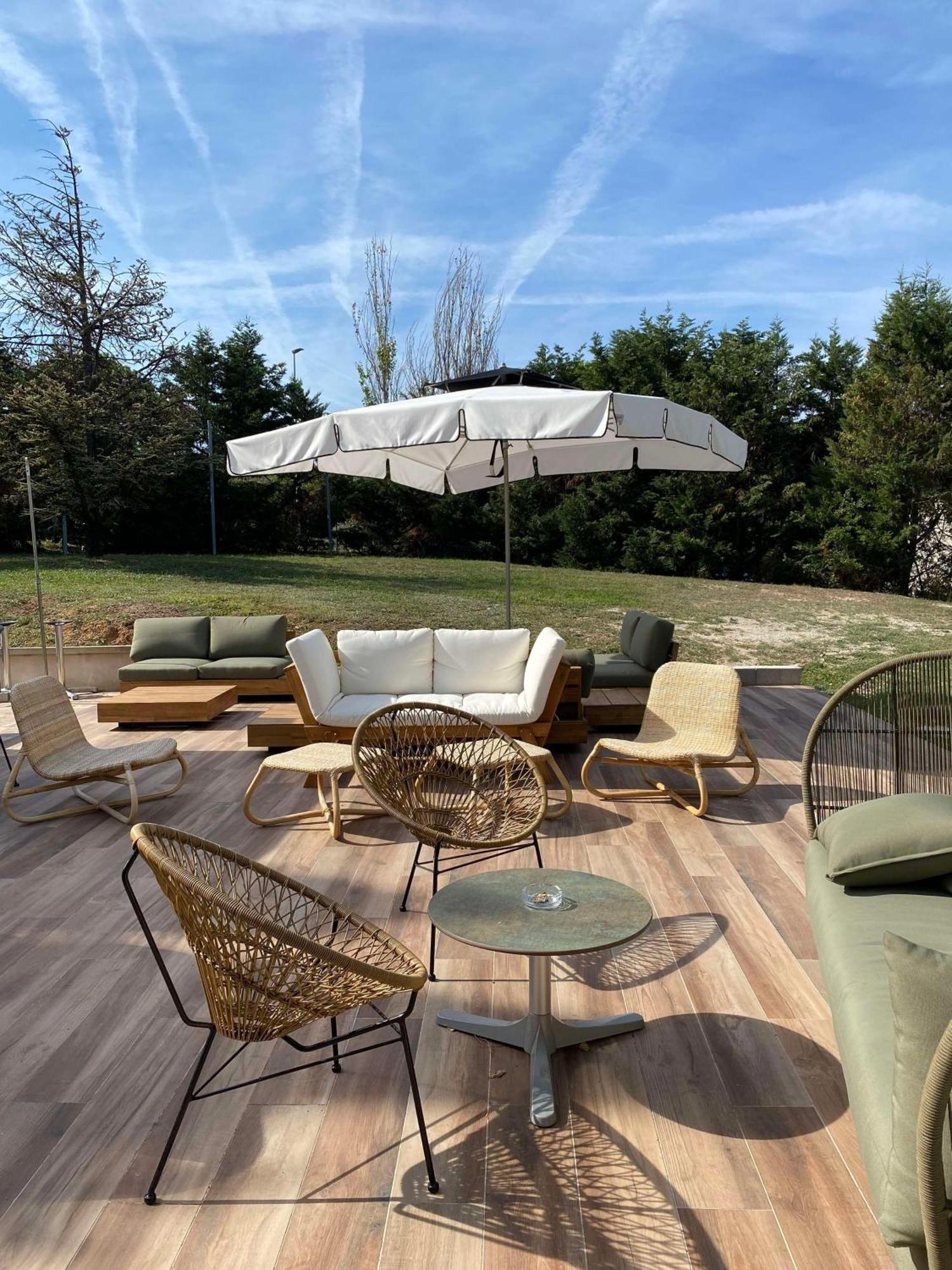 Brit Hotel Marseille Aeroport Mirabeau Εξωτερικό φωτογραφία